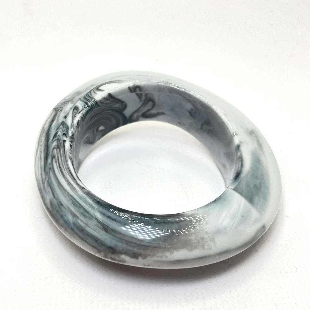 Vintage Black and White Marbled Mod Chunky Lucite Heavy Plastic Bangle Bracelet